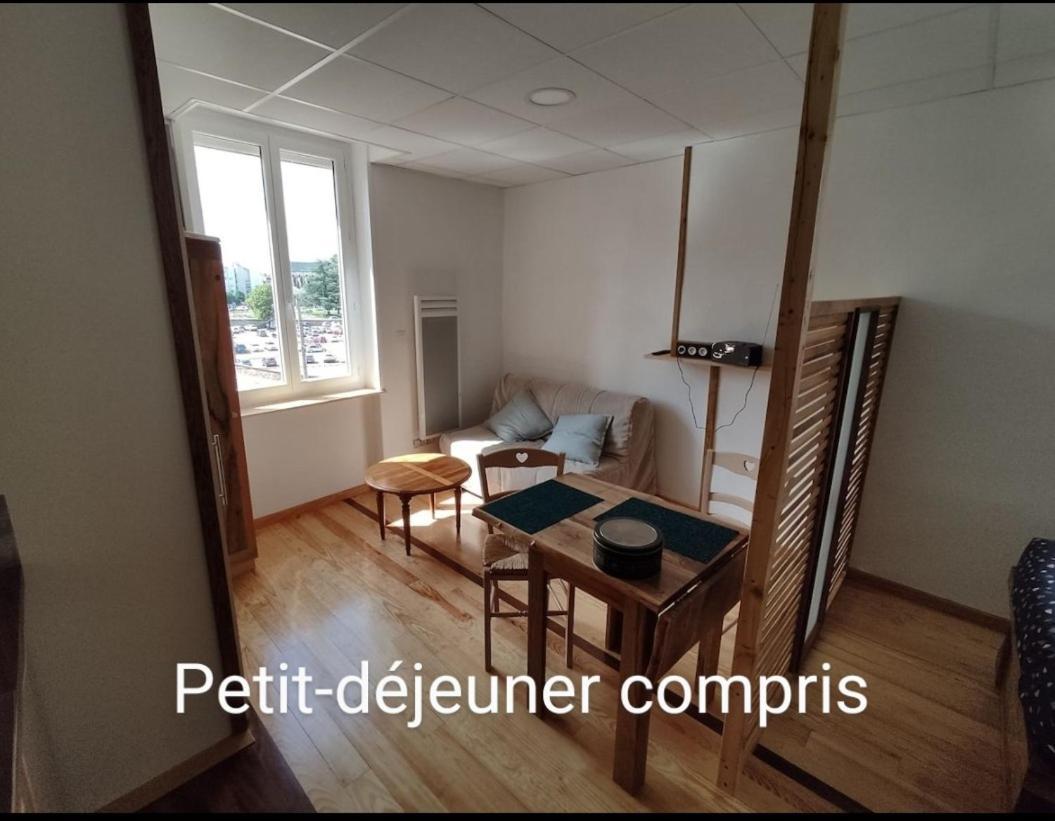 Studio Sympa Avec Petit Dejeuner Entre Canal Et Loire 罗阿纳 外观 照片